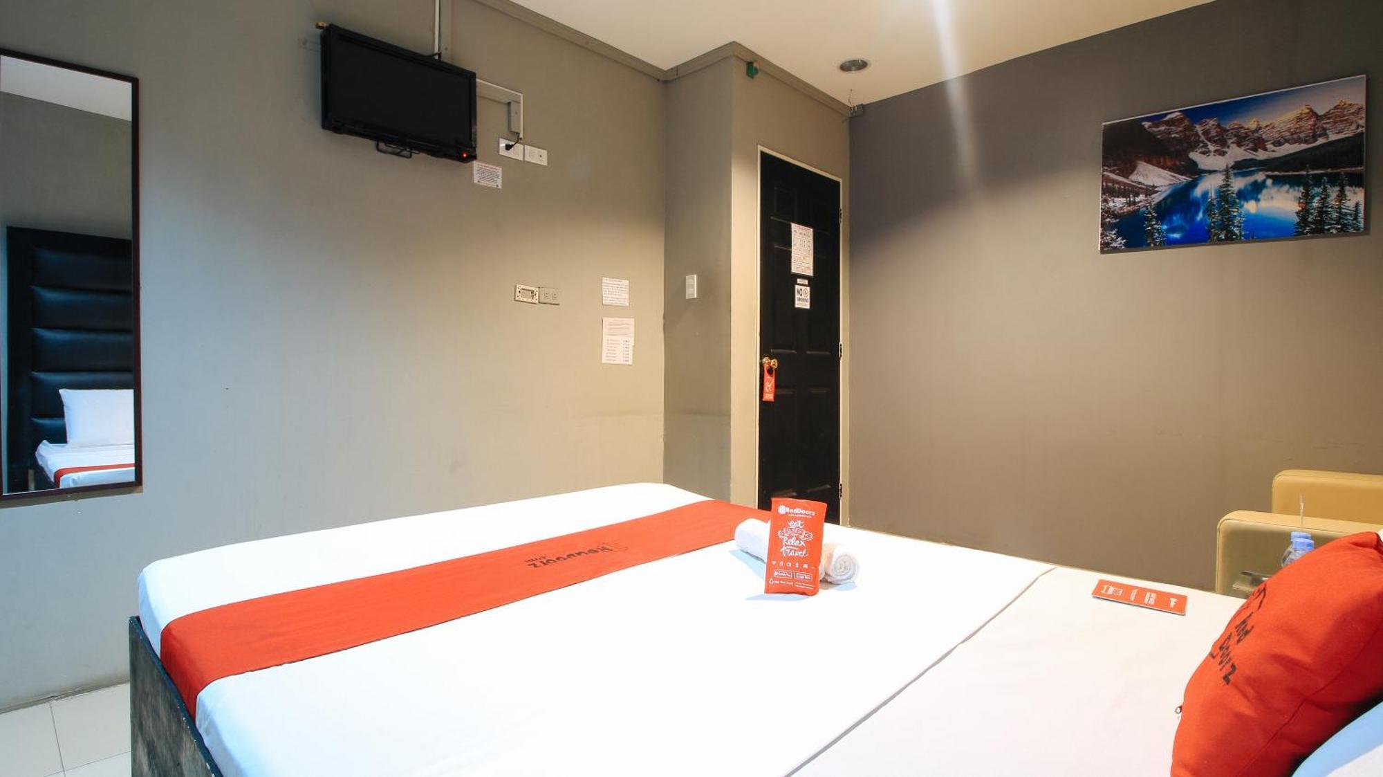 Reddoorz @ P Florentino Street Sampaloc Manila Exteriér fotografie